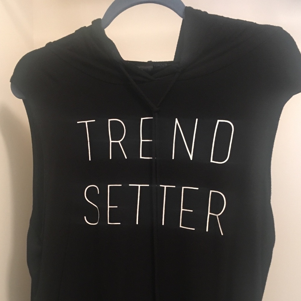 Women’s Black Graphic Sleeveless Hoodie